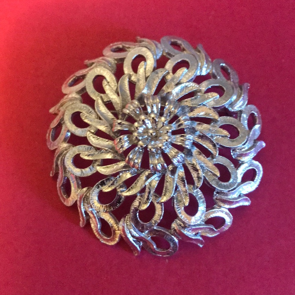 Monet vintage silver tone brooch